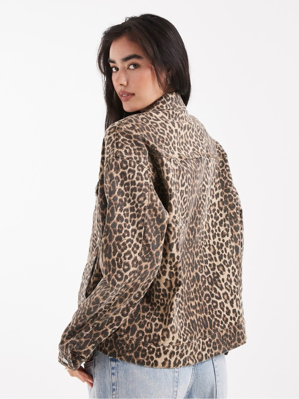 Vero Moda oversized denim jacket in washed leopard print Size Medium - Picture 12 of 12